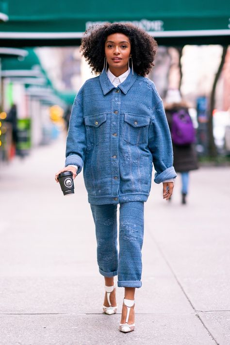 Yara Shahidi Style, Celebrity Jeans, Winter Mode Outfits, Yara Shahidi, Look Jean, Canadian Tuxedo, All Jeans, Denim Outfits, Denim On Denim