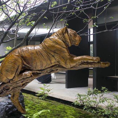 outdoor Life Size vivid Bronze tiger sculpture mike zhe tiger statue Description: Tiger Sculpture, Bronze Tiger, Tiger Statue, Tiger Tiger, Gold Animals, Elephant Statue, Tiger Art, Dog Sculpture, Steel Sculpture