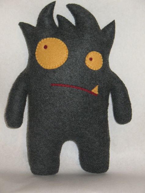 Monster Pillows, Felt Monster, Felt Doll Patterns, Monster Toys, Ugly Dolls, Monster Dolls, Fabric Toys, Baby Diy, Cute Monsters