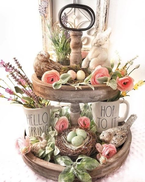 Get some inspiration for decorating your Easter tiered tray. From farmhouse Easter tiered tray decor ideas to rustic Spring tiered trays, there are plenty of Easter decorations for your tiered tray to choose from. Three Tiered Tray, Diy – Velikonoce, Diy Osterschmuck, Trendy Easter, Tiered Tray Diy, Easy Easter Decorations, Tray Styling, Easter Decorations Outdoor, Easter Centerpieces