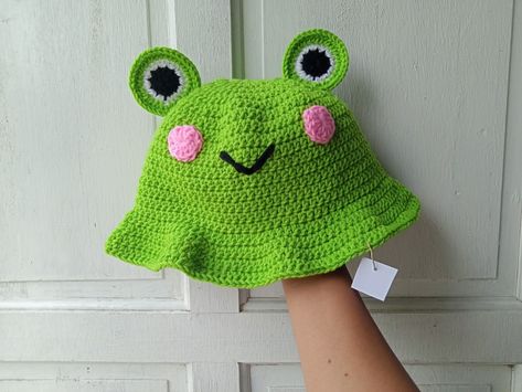 Crochet frog bucket hat Frog Bucket Hat Crochet, Frog Crochet Hat, Crochet Frog Bucket Hat, Crochet Bucket Hat Free Pattern, Easy Crochet Bucket Hat, Crochet Frog Hat, Frog Bucket Hat, Frog Hat, Crochet Frog