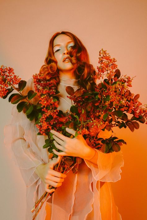 woman in white wedding dress holding bouquet of flowers photo – Free Image on Unsplash Flower Bouquet Drawing, Hands Holding Flowers, Holding Bouquet, Woman In White, Flowers Photo, White Wedding Dress, Holding Flowers, Cool Poses, Bouquet Of Flowers