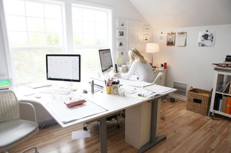 desk set up for Office idea (two of those GALANT corner tables from Ikea like in the Radio room) Home Office Ideas For Two, Shared Home Offices, Ikea Corner Desk, Office For 2, Shared Home Office, Office For Two, Home Office Layouts, Cool Office Space, Creative Room