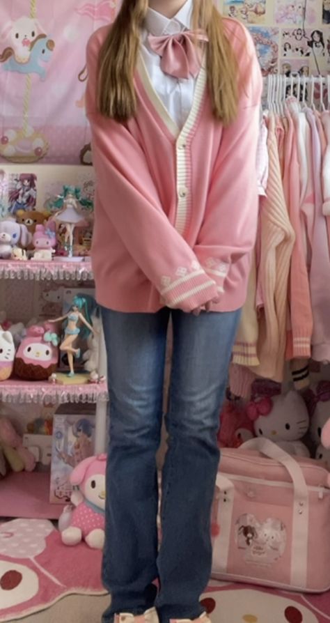 Kawaii Pink Winter Outfits, Cutecore Casual Outfit, Kawaii Outfit With Pants, Cute Core Outfit Pink, Kawaii Outfits Pants, Comfy Kawaii Outfits, Hello Kitty Girl Outfit, Kawaiikei Fashion, Kawaii Outfits With Jeans