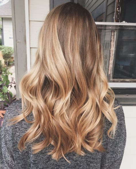 Golden blonde balayage Lily Aldridge, Brown Blonde Hair, Blonde Balayage, Beach Waves, Blonde Hair Color, Ombre Hair, Gorgeous Hair, Balayage Hair, Hair Videos