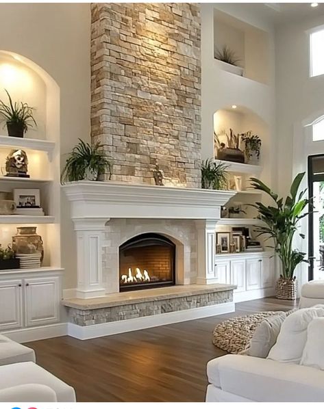 Decorating Ideas For The Home Living Room With Fire Place, Luxury Great Room Ideas, Luxury Cozy Home, Chimney Living Room, Homey House Decor, Living Room With Chimney, Home Decor Ideas Fireplace, Cozy Luxury Living Room, Living Room Chimney