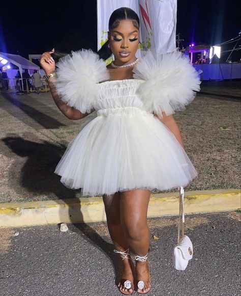 Layered Tulle Dress Short, Short Ball Gowns For Ladies, Classy Short Dresses For Birthday Shoot, Dresses Bday, White Outfits For Women Party Classy, Birthday Photoshoot Dress, Tulle Birthday Dress, Birthday Dress Ideas, Tulle Dress Short