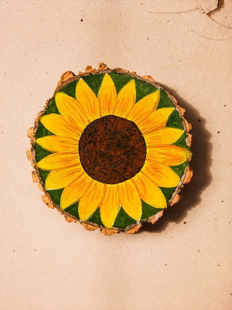 Wood slice Sunflower coaster painting Wood Coaster Painting, Paint Charger Cube, Circular Painting Ideas, Sunflower Painting On Wood, Woodslice Paintings, Circle Paintings, Coaster Painting, Sunflower Coaster, Wood Cookie