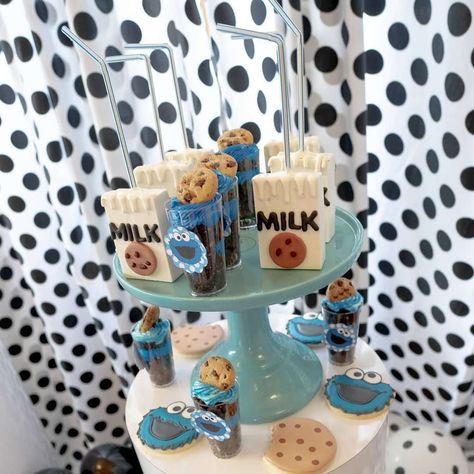 Cookie Monster Dessert Ideas, Cookie Monster Birthday Shirt Ideas, Cookie Monster Rice Crispy Treats, Cookie Monster 1st Birthday Treats, Cookie Monster Table Decorations, Cookie Monster Treat Table, Cookie Monster 1st Birthday Centerpieces, Cookie Monster Dessert Table, Cookie Monster Party Food