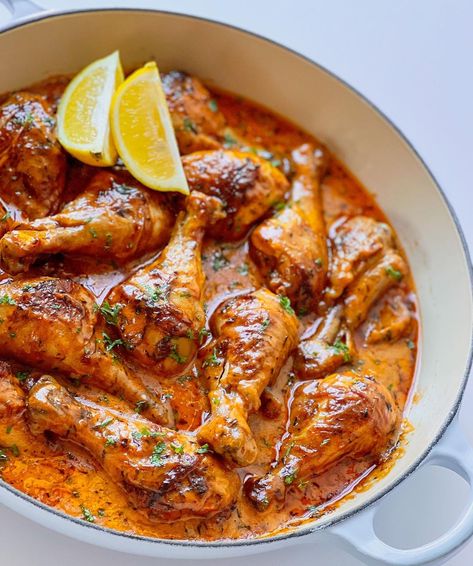 Chef Nono Mtshali on Instagram: “Roast chicken in garlic-prego sauce Chicken ingredients: 12-15 chicken pieces 3 tbsp Olive Oil 3 tbsp peri peri spice 4 tbsp lemon juice…” Roast Chicken Pieces, Traditional Christmas Recipes, Chicken Pieces Recipes, Roast Chicken And Rice, Prego Sauce, Traditional Christmas Food, Roast Chicken Recipe, Festive Recipes, Sauce For Rice