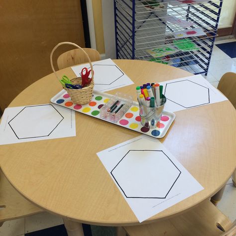 Hexagon Collage, Bee Crafts For Kids, Elementary School Classroom, Rosh Hashana, Open Art, Shapes Activities, 3d Shapes, Bee Crafts, Future Classroom