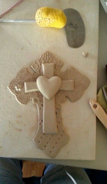 Pottery Angels, Clay Cross, Ceramic Crosses, Air Dry Clay Projects, Ceramic Angels, Clay Diy Projects, Cross Art, Slab Pottery, Diy Cross