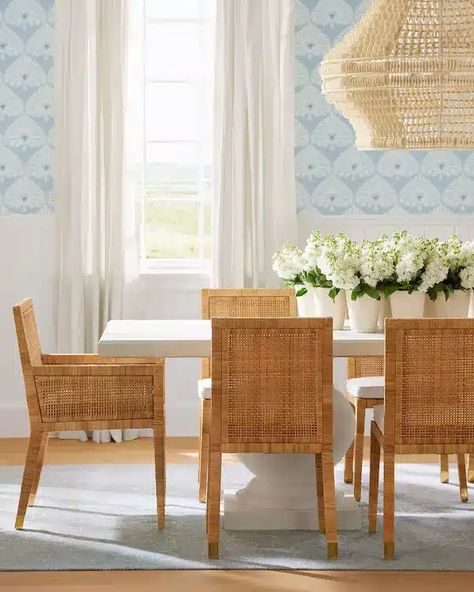 Modern Coastal Look for LESS! Serena & Lily Dupes (90 ideas) Serena And Lilly, Dining Design, Timeless Kitchen, Expandable Dining Table, Serena And Lily, Bistro Chairs, Stunning Kitchens, Dining Room Inspiration, Serena & Lily