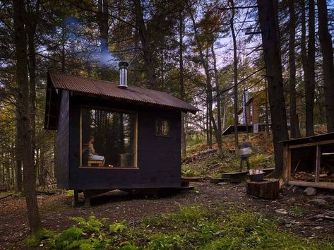 Bunkhouse getaway with barn-like design in rural New York Rustic Saunas, Beach House Getaway, Luxury Pools Indoor, Backyard Goals, Building A Sauna, Rustic Shed, Wood Sauna, Sauna Diy, Hotel Business