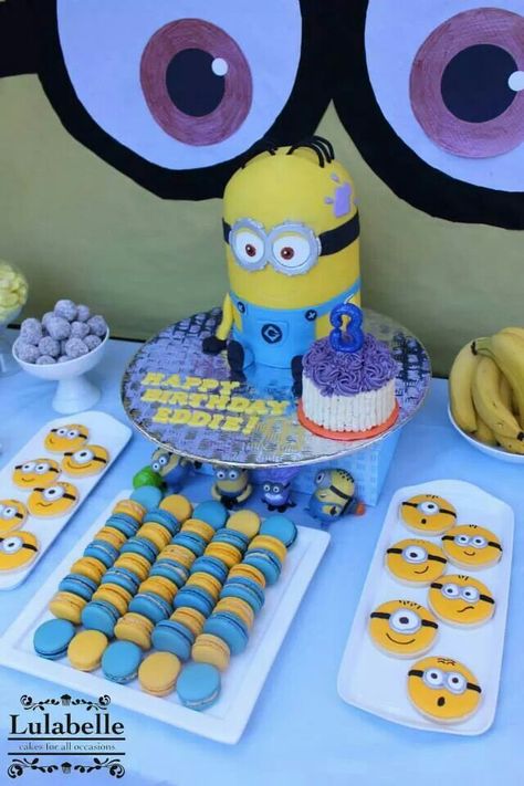 Minion dessert table Minions Desserts, Homemade Minion Costumes, Lorax Birthday, Minions Kids, Minion Baby, Minion Pumpkin, 2nd Birthday Party For Girl, Minion Theme, Design Tattoos