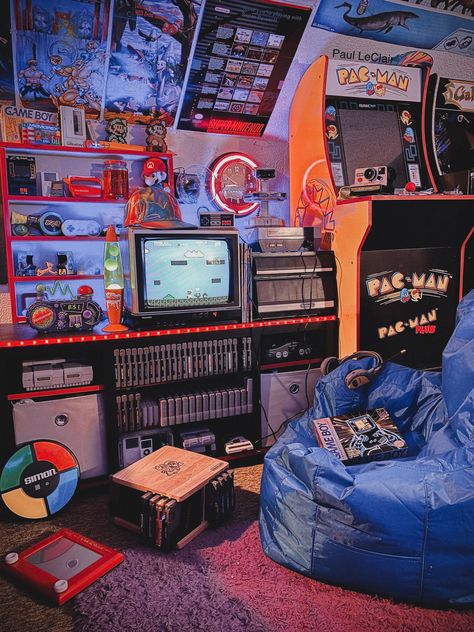 Retro Video Game Bedroom, Video Game Nerd Aesthetic, 70s Nerd Aesthetic, Colorful Gaming Room, 90s Room Decor Ideas, Arcade Bedroom Ideas, Game Room Decor Man Caves, Vintage Gaming Setup Aesthetic, Video Game Collection Display