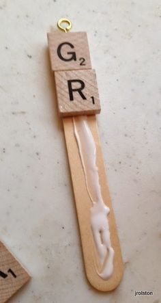 Scrabble Name Ornaments, Large Popsicle Stick Crafts, Scrabble Pieces Crafts, Scrabble Christmas Ornaments, Advent Ornaments, Scrabble Letter Crafts, Scrabble Gifts, Popsicle Craft, Draw Letters