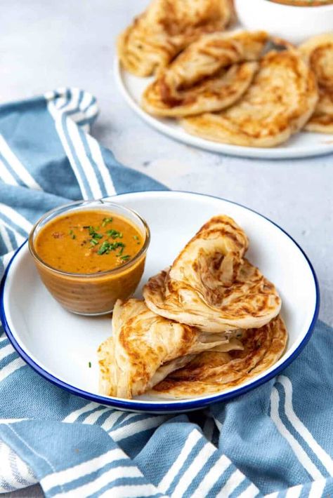 Hawkers Roti Canai Recipe, Roti Canai Photography, Roti Canai Curry Sauce Recipe, Roti Prata Recipe, Roti Cane, Thai Roti, Chicken Roti Recipe, Flaky Roti, Gluten Free Roti