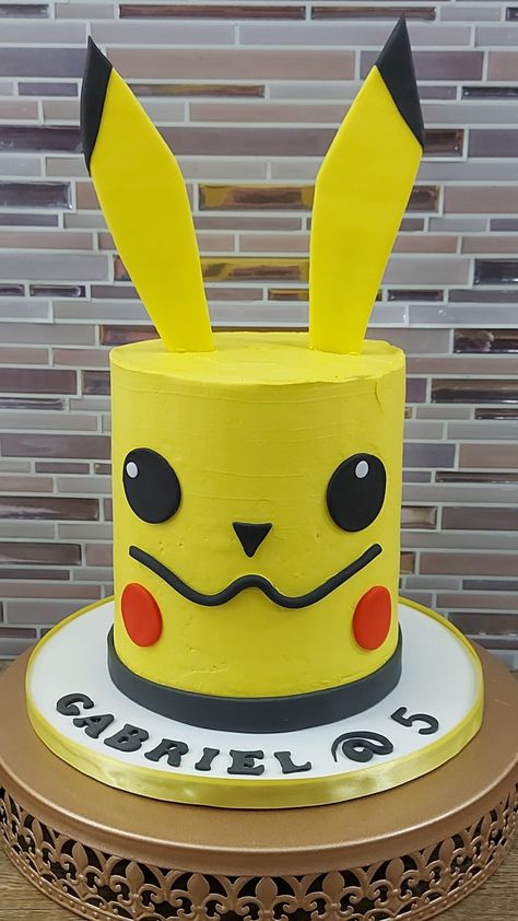 Buttercream and fondant details. Very simple Pikachu Cake, Butter Cream, Fondant, Pikachu, Novelty Lamp, Table Lamp, Cake, Home Decor, Art