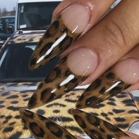 Gatito B on Instagram: "cheetah gyal 🍷🫦 Hand painted Prrrrrr prrr" Halloween Cheetah Nails, Indie Sleaze Nails, Leopard Print Almond Nails, Leopard Acrylic Nails, Leapord Nails Acrylic, Matilda Core, Era Nails, Earthy Nails, Cheetah Nail Designs