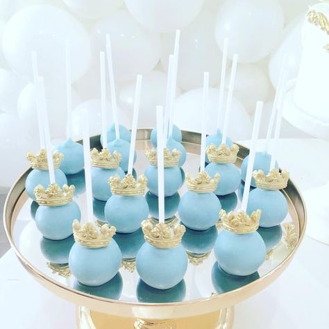 Cinderella Cake Pops | #dessertinc_ Más Cinderella Pastries, Cinderella Cake Pops Ideas, Cinderella Treats Ideas, Cinderella Smash Cake, Cinderella Cakepops, Cinderella Themed Food, Cinderella Desserts, Cinderella Birthday Cakes, Cinderella Treats