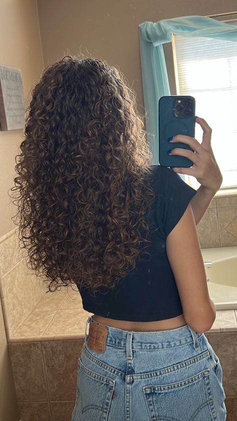 Natural Curly Hair Cuts, Curly Hair Care Routine, Highlights Curly Hair, Brown Curly Hair, Curly Hair Photos, Cute Curly Hairstyles, Hairdos For Curly Hair, Hair Stylies, Curly Hair Inspiration