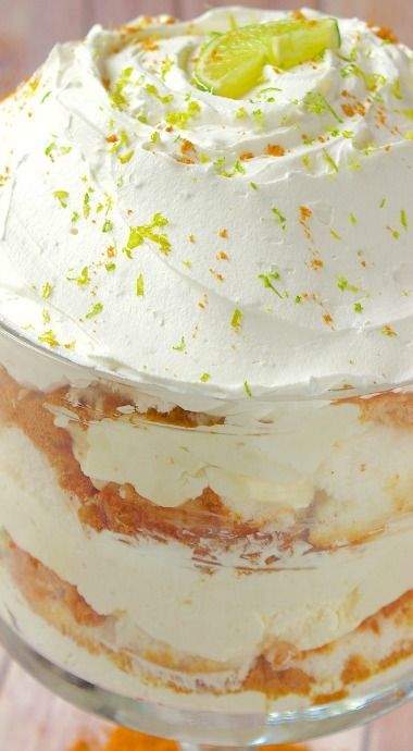 Whipped Cream Pound Cake, Key Lime Trifle, Desserts Trifle, Trifle Bowl Desserts, Fruit Whipped Cream, Key Lime Tart, Trifle Bowl Recipes, Key Lime Recipes, Tart Fruit