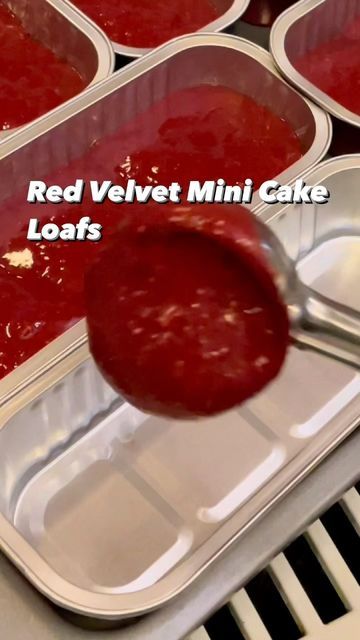 Individual Red Velvet Cake, Red Velvet Cake Loaf, Mini Christmas Cake Loafs, Red Velvet Mini Loaf Cakes, Mini Pan Cakes Recipe, Mini Cake Pan Ideas Christmas, Mini Loaf Cake Recipes Easy, Mini Cake Tin Recipes, Mini Cake Flavors