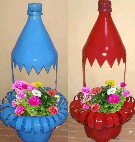 Water Bottle Crafts Diy, Diy Vertical Garden, Water Bottle Crafts, Plastic Bottle Crafts Diy, Terra Cotta Pot Crafts Diy, Diy Plastic Bottle, Plastic Bottle Art, Diy Plant Hanger, Garden Decor Projects