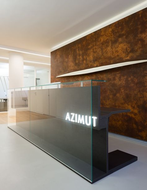 Modourbano, Simone Bossi · AZIMUT Offices in Verona Glass Reception Desk, Glass Reception, Reception Counter Design, Front Desk Design, Office Reception Design, Reception Desk Office, Lobby Interior Design, Reception Desk Design, Interior Design Portfolios