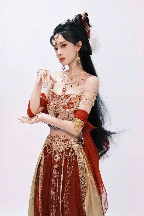 Chinese Hanfu Princesses, Hanfu Princess, Chinese Princess Dress, Meng Ziyi, Arabic Clothing, Hanfu Girl, Goddess Outfit, Big Bun Hair, Chinese Princess