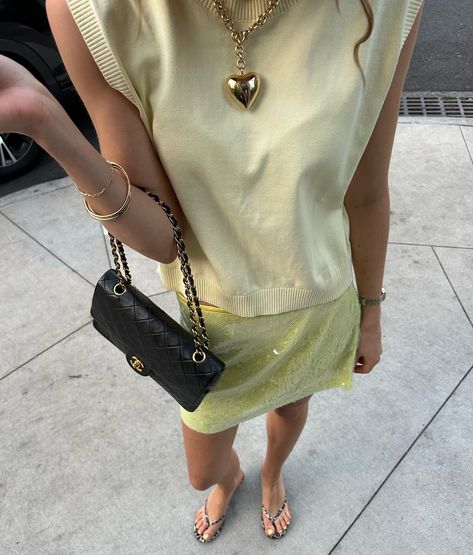 Instagram East Coast Summer Outfits, Beach Outfit Casual, Hot Summer Looks, East Coast Summer, Sequin Skirts, Chunky Gold Jewelry, Trendy Summer Fits, Skirt Outfits Summer, Chic Tank Tops