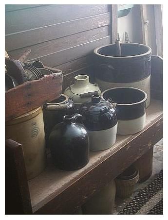 Before the crock cupboard, my crocks used to sit on this crock bench, the farmer of the house made from an old wood bed. HighButtonShoe Crock Ideas, Crock Decor, Primitive Bench, Old Crock, Antique Crock, Country Crock, Antique Crocks, Primitive Country Homes, Old Crocks