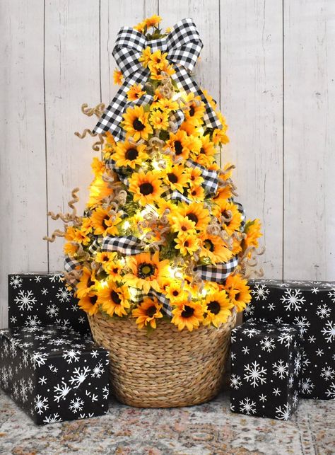 Looking for a happy non-traditional Christmas tree? Love flowers? This DIY Sunflower Christmas Tree is gorgeously cheerful and maybe a little bit country! This year I'm pretty much bypassing Thanksgiving decorating and crafting in favor of getting an early start on the Christmas season. It has been decided that to really Christmas up my parents' house, where we will have our festivities this year, we're going to have a bazillion Christmas trees. Each bedroom will have a 4-foot tree with its ... Sunflower Christmas Tree, Sunflower Tree, Sunflower Christmas, Diy Sunflower, Green Christmas Tree Decorations, Sunflower Crafts, Christmas Tree Lots, Burlap Christmas Tree, Unique Christmas Trees