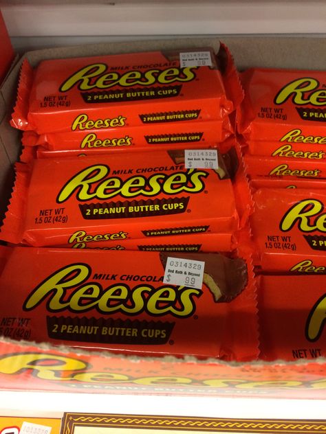 Resses Puffs Eat Em Up, Reese's Aesthetic, Reeses Aesthetic, Reeses Gift, Resses Peanut Butter Cups, Life Could Be A Dream, Reeses Candy, Grocery Store Items, Reese's Chocolate