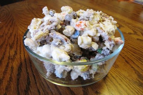 White Chocolate Party Mix and Candy Jumble. Photo by loof Cocoa Puffs Cereal, Peanut Butter Cereal, Party Mix Recipe, Captain Crunch, Cocoa Puffs, Chocolate Crunch, Chocolate Party, Party Mix, Yummy Desserts