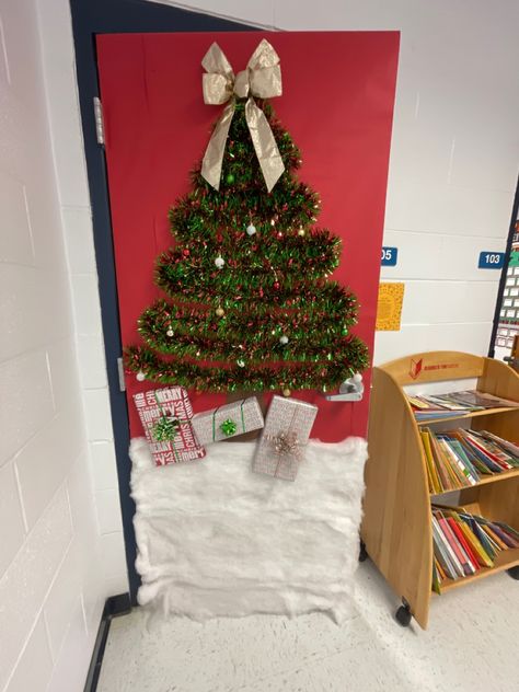 Christmas Tree On Door Classroom, Decorative Christmas Office Doors, Hospital Door Decorations Christmas, Christmas Tree Door Decorations School, Christmas Door Display Classroom, Christmas Tree Door Classroom, Christmas Locker Decorations, Christmas Tree On Door, Easy Christmas Door Decorations