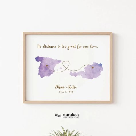 12 Best Long Distance Relationship Gift Ideas for your Boyfriend Card Ideas For Long Distance Boyfriend, Scrapbook For Long Distance Relationship, Gift Ideas For Boyfriend First Meet, Long Distance Relationship Gift Ideas For Boyfriend, Long Distance Wedding Theme, Long Distance Boyfriend Birthday Ideas, Long Distance Birthday Ideas, 1st Wedding Anniversary Quotes, Ldr Ideas