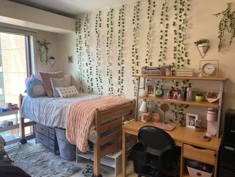 Calming Dorm Room, College Dorm Room Ideas Low Bed, Dorm With Grey Bedding, Safe Green Dorm Room, Sage Green And White Dorm Room, White And Gray Dorm Room, Green And Grey Dorm Room, Olive Green Dorm Room Ideas, Green Theme Dorm Room