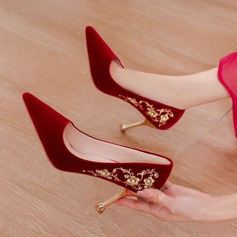 Chinese High Heels, Red Wedding Shoes Brides Heels, Chinese Heels, Red Heels Wedding, Red Wedding Heels, Red And Gold Heels, Chinese Wedding Shoes, Mulan Wedding, Chinese Wedding Ceremony