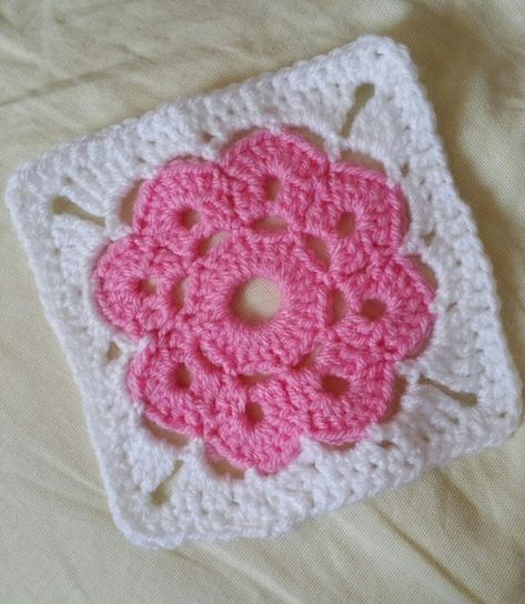 Square Crochet Projects, Granny Square Crochet Projects, Crochet Shell Blanket, Crochet Projects Free, Crochet Flower Granny Square Pattern, Motifs Granny Square, Crochet Project Free, Crochet Granny Square Tutorial, Crochet Flower Squares