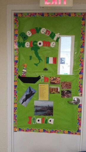 Door decorations Italy Display Classroom, Italy Bulletin Board Preschool, Italian Theme Classroom, Italy Door Decorating Classroom, Italy Classroom Decoration, Italy Display, Italy Crafts, Culture Fair, Class Door Decorations