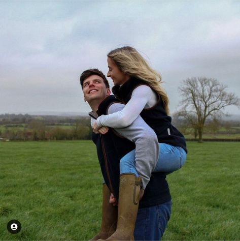 Farmer Aesthetic Outfit, Farmers Girlfriend, Wellies Aesthetic, Farming Outfit Women, Farm Wife Aesthetic, Farmer Outfit Women, Aesthetic Walks, Scarlett Core, Farming Couple