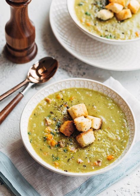 Grab a spoon! This hearty split pea soup with hambone is easy to make and satisfying. A great recipe for using leftover holiday ham. Don't forget the buttery croutons on top! #soup #soupmaker #souprecipes #splitpea #splitpeasoup Split Pea Soup With Hambone, Split Pea Soup With Ham, Pea Soup With Ham, Ham Bone Soup, Soup With Ham, Split Pea Soup Recipe, Roasted Red Pepper Soup, Pea And Ham Soup, Leftover Ham Recipes