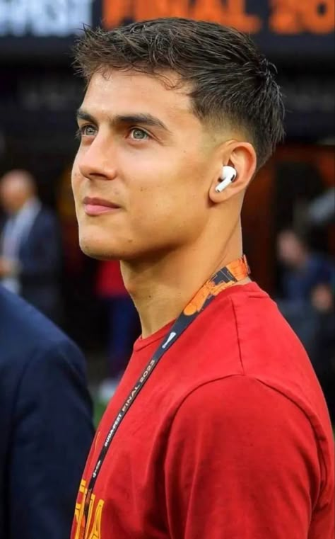 Football Players Haircut, Mid Fade Straight Hair, Football Haircut, Dybala Hair, Long Buzz Cut, Tanning Salons, Crew Cut Haircut, Mid Fade Haircut, Hair Sleek