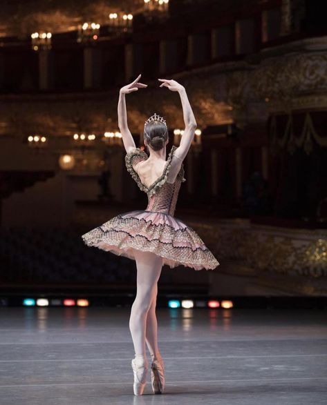 By @clairezalunardo on Instagram: “@mashkaaa.cat 💫✨@karina_zhitkova 📷 #theballetscene” Juliet Ballet Costume, Ballerina With Wings, Theater Academia, Ballet Photography Poses, Ballet Rehearsal, Ballet Outfits, Dance Rehearsal, Ballerina Photography, Vaganova Ballet Academy