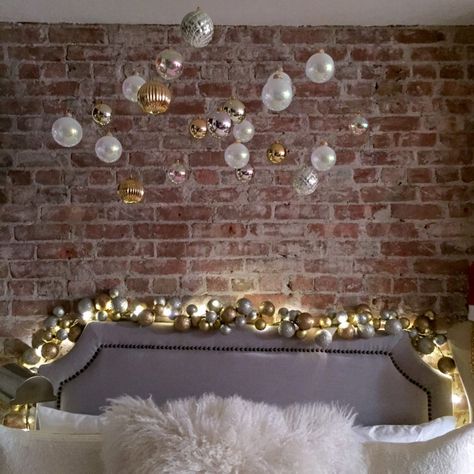 DIY Christmas Decor Floating Christmas Ornaments, Glam Holiday Decor, Floating Ornaments, Floating Decorations, Glam Christmas Decor, Holiday Pops, Glam Christmas, My Apartment, My Bed