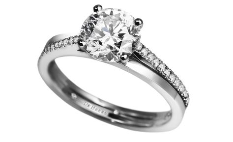 De Beers Promise ring. Debeers Engagement Ring, Most Expensive Engagement Ring, Expensive Engagement Rings, Vintage Wedding Rings, Favorite Engagement Rings, Expensive Rings, Expensive Diamond, Engagement Ring Photos, Jewel Wedding