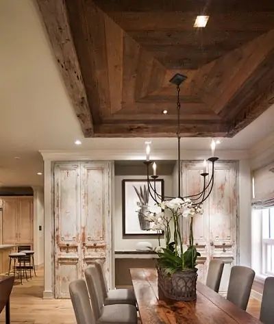 12 Best Tray Ceiling Ideas and Inspiration To Match Your Style ⋆ Tray Ceiling Ideas, Reclaimed Oak Flooring, Wood Plank Ceiling, Wooden Ceiling Design, Dining Room Ceiling Lights, Plank Ceiling, Wooden Ceiling, Dining Room Ceiling, White Oak Floors