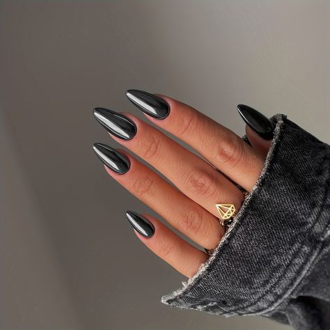 Black Powder Nails, Nails For Morena, Black With Chrome Nails, Chrome Matte Nails, Acrylic Nails Ideas Black, Black Metallic Nails, Chrome Black Nails, Metallic Black Nails, Nails Ideas Black